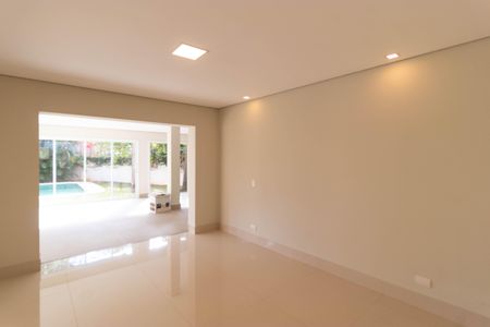 Casa de condomínio à venda com 1076m², 7 quartos e 5 vagasSala