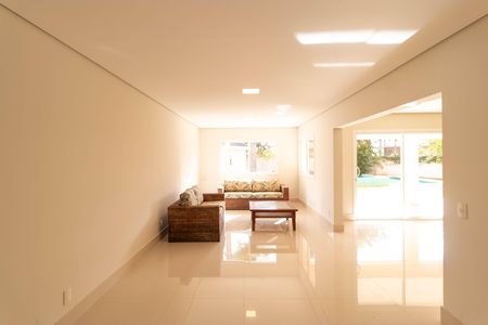 Casa de condomínio à venda com 1076m², 7 quartos e 5 vagasSala