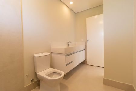 Casa de condomínio à venda com 1076m², 7 quartos e 5 vagasBanheiro da Suíte 04