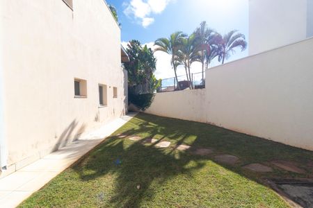 Casa de condomínio à venda com 1076m², 7 quartos e 5 vagasQuintal