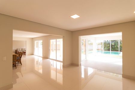 Casa de condomínio à venda com 1076m², 7 quartos e 5 vagasSala