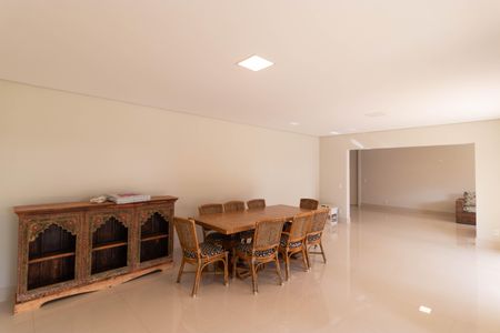 Casa de condomínio à venda com 1076m², 7 quartos e 5 vagasSala