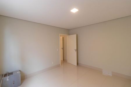 Casa de condomínio à venda com 1076m², 7 quartos e 5 vagasSuíte 01