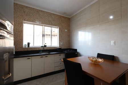 Casa à venda com 125m², 2 quartos e 2 vagasCozinha