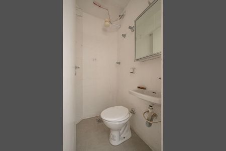 Banheiro de Serviço de apartamento para alugar com 3 quartos, 100m² em Pinheiros, São Paulo