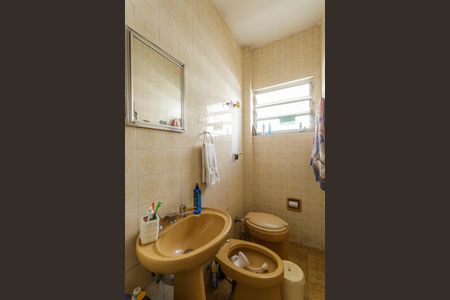 Casa à venda com 152m², 3 quartos e 2 vagas Casa à venda com 152m², 3 quartos e 2 vagasBanheiro 1