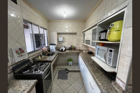 Casa para alugar com 216m², 4 quartos e 2 vagas Casa para alugar com 216m², 4 quartos e 2 vagasCozinha