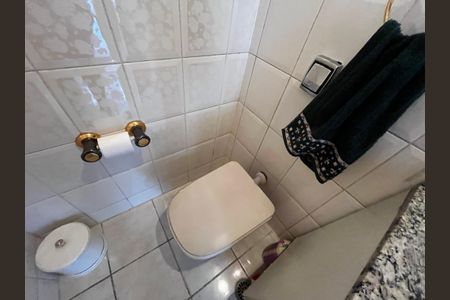 Casa para alugar com 216m², 4 quartos e 2 vagas Casa para alugar com 216m², 4 quartos e 2 vagasLavabo