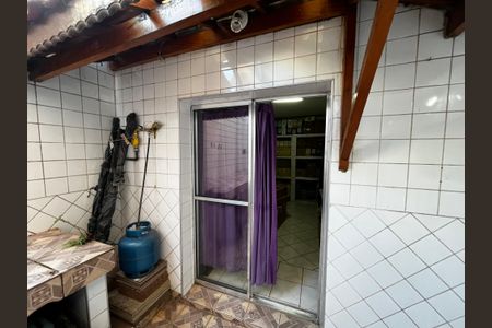 Casa para alugar com 216m², 4 quartos e 2 vagas Casa para alugar com 216m², 4 quartos e 2 vagasEdícula