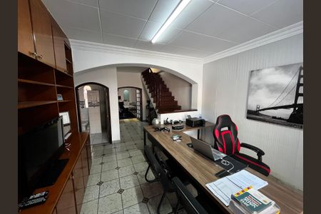 Casa para alugar com 216m², 4 quartos e 2 vagas Casa para alugar com 216m², 4 quartos e 2 vagasSala 2