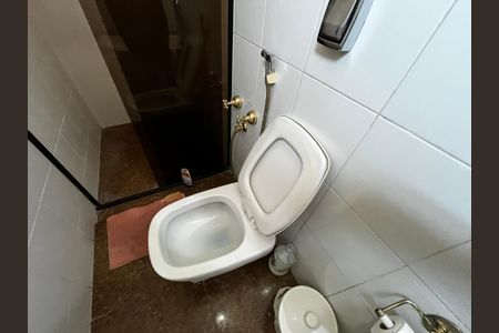 Casa para alugar com 216m², 4 quartos e 2 vagas Casa para alugar com 216m², 4 quartos e 2 vagasBanheiro da Suíte 2