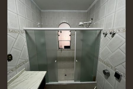 Casa para alugar com 216m², 4 quartos e 2 vagas Casa para alugar com 216m², 4 quartos e 2 vagasBanheiro da Suíte 1