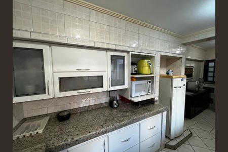 Casa para alugar com 216m², 4 quartos e 2 vagas Casa para alugar com 216m², 4 quartos e 2 vagasCozinha