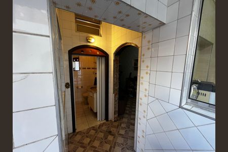 Casa para alugar com 216m², 4 quartos e 2 vagas Casa para alugar com 216m², 4 quartos e 2 vagasCorredor