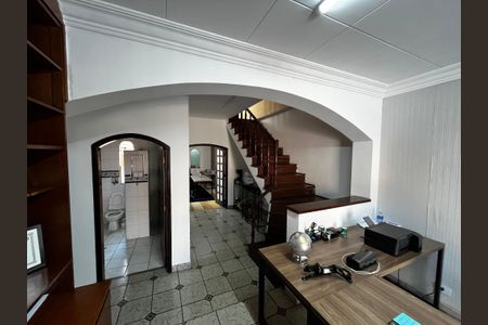 Casa para alugar com 216m², 4 quartos e 2 vagas Casa para alugar com 216m², 4 quartos e 2 vagasSala 2