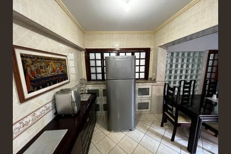 Casa para alugar com 216m², 4 quartos e 2 vagas Casa para alugar com 216m², 4 quartos e 2 vagasCozinha