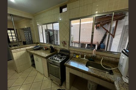 Casa para alugar com 216m², 4 quartos e 2 vagas Casa para alugar com 216m², 4 quartos e 2 vagasCozinha