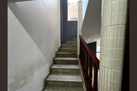 Casa para alugar com 216m², 4 quartos e 2 vagas Casa para alugar com 216m², 4 quartos e 2 vagasEscada