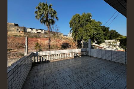 Casa para alugar com 216m², 4 quartos e 2 vagas Casa para alugar com 216m², 4 quartos e 2 vagasVaranda