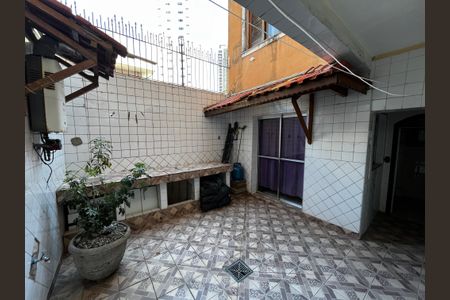 Casa para alugar com 216m², 4 quartos e 2 vagas Casa para alugar com 216m², 4 quartos e 2 vagasQuintal