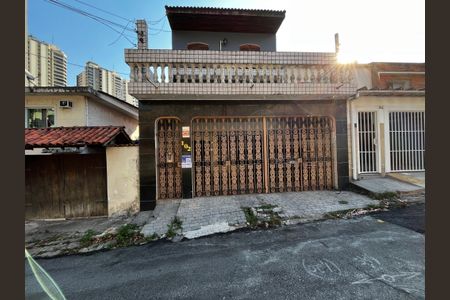 Casa para alugar com 216m², 4 quartos e 2 vagas Casa para alugar com 216m², 4 quartos e 2 vagasFachada