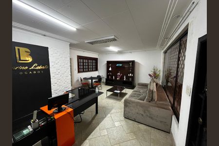 Casa para alugar com 216m², 4 quartos e 2 vagas Casa para alugar com 216m², 4 quartos e 2 vagasSala