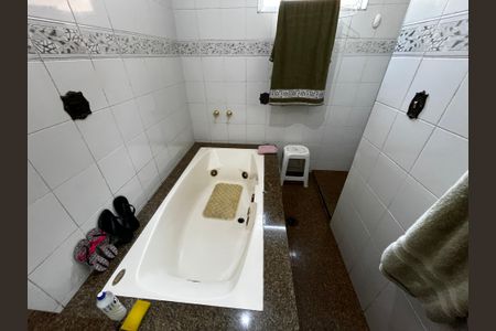 Casa para alugar com 216m², 4 quartos e 2 vagas Casa para alugar com 216m², 4 quartos e 2 vagasBanheiro da Suíte 2