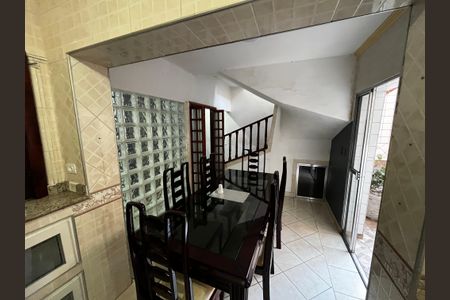 Casa para alugar com 216m², 4 quartos e 2 vagas Casa para alugar com 216m², 4 quartos e 2 vagasSala de Jantar