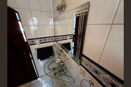 Casa para alugar com 216m², 4 quartos e 2 vagas Casa para alugar com 216m², 4 quartos e 2 vagasBanheiro