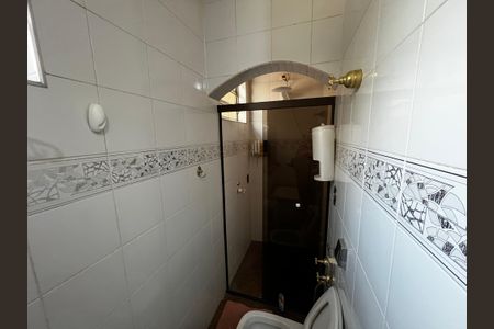 Casa para alugar com 216m², 4 quartos e 2 vagas Casa para alugar com 216m², 4 quartos e 2 vagasBanheiro da Suíte 2