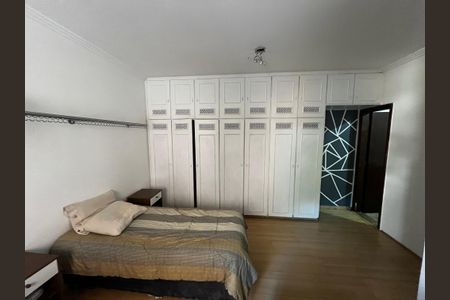 Casa para alugar com 216m², 4 quartos e 2 vagas Casa para alugar com 216m², 4 quartos e 2 vagasSuíte 1