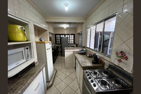 Casa para alugar com 216m², 4 quartos e 2 vagas Casa para alugar com 216m², 4 quartos e 2 vagasCozinha