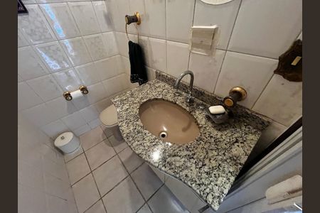 Casa para alugar com 216m², 4 quartos e 2 vagas Casa para alugar com 216m², 4 quartos e 2 vagasLavabo