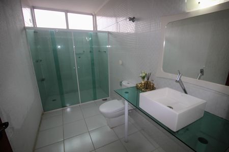 Casa para alugar com 360m², 3 quartos e 2 vagas Casa para alugar com 360m², 3 quartos e 2 vagasBanheiro