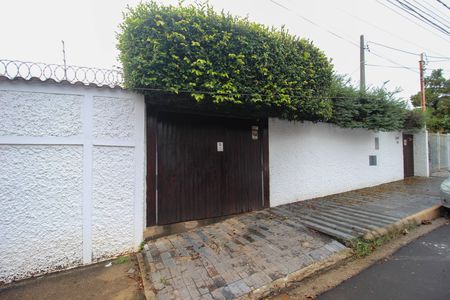 Casa para alugar com 360m², 3 quartos e 2 vagas Casa para alugar com 360m², 3 quartos e 2 vagasFachada