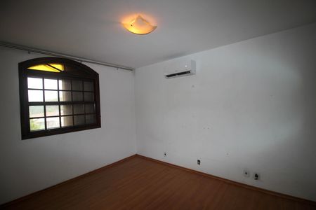 Casa para alugar com 360m², 3 quartos e 2 vagas Casa para alugar com 360m², 3 quartos e 2 vagasSuíte