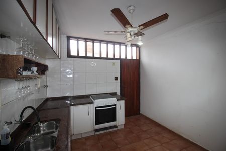 Casa para alugar com 360m², 3 quartos e 2 vagas Casa para alugar com 360m², 3 quartos e 2 vagasCozinha
