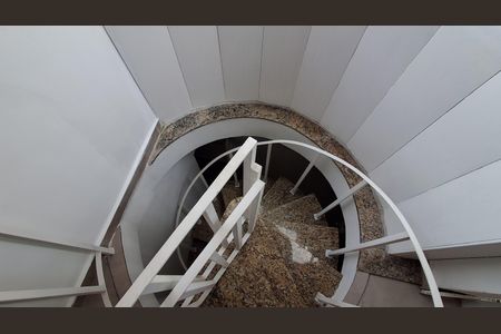 Apartamento à venda com 154m², 3 quartos e 2 vagasEscada