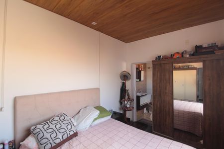 Casa à venda com 196m², 5 quartos e 5 vagasSuite