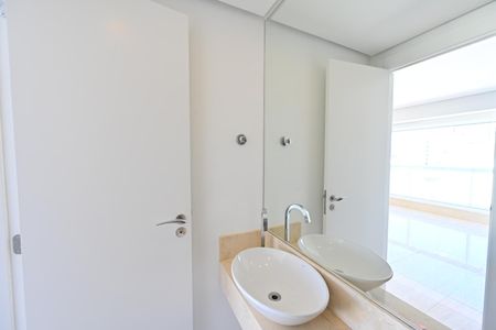 Apartamento para alugar com 175m², 3 quartos e 3 vagas Apartamento para alugar com 175m², 3 quartos e 3 vagasLavabo