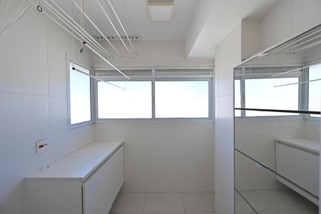 Apartamento para alugar com 175m², 3 quartos e 3 vagas Apartamento para alugar com 175m², 3 quartos e 3 vagasLavanderia
