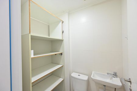Apartamento para alugar com 175m², 3 quartos e 3 vagas Apartamento para alugar com 175m², 3 quartos e 3 vagasBanheiro de Serviço