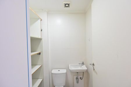 Apartamento para alugar com 175m², 3 quartos e 3 vagas Apartamento para alugar com 175m², 3 quartos e 3 vagasBanheiro de Serviço