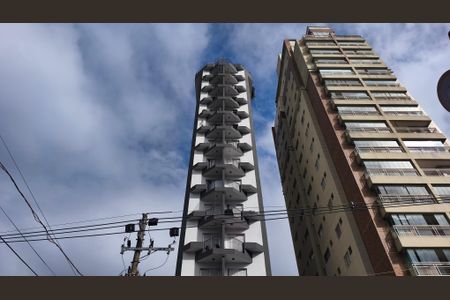Apartamento para alugar com 45m², 1 quarto e 1 vagaFachada + Plaquinha