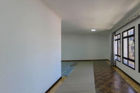 Casa à venda com 200m², 3 quartos e 4 vagasSala