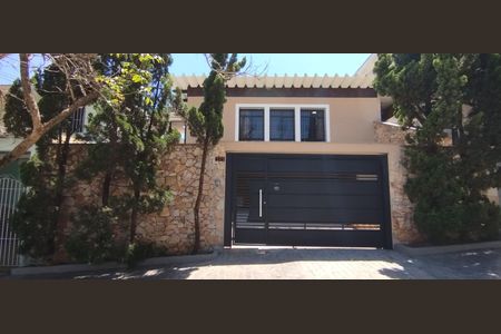 Casa à venda com 200m², 3 quartos e 4 vagasFachada