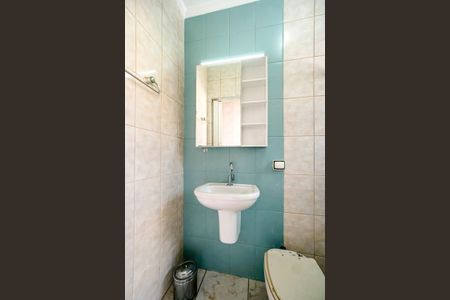 Casa à venda com 200m², 3 quartos e 2 vagasEdícula - Banheiro