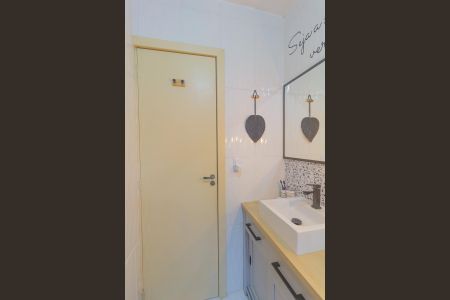 Casa de condomínio para alugar com 42m², 2 quartos e 1 vaga Casa de condomínio para alugar com 42m², 2 quartos e 1 vagaBanheiro
