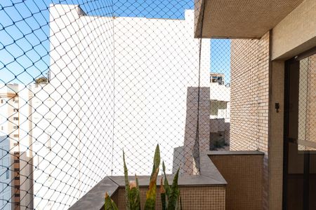 Apartamento para alugar com 246m², 3 quartos e 3 vagasVaranda