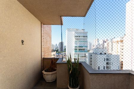 Apartamento para alugar com 246m², 3 quartos e 3 vagasVaranda